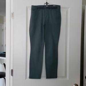 Gap signature skinny crop slacks